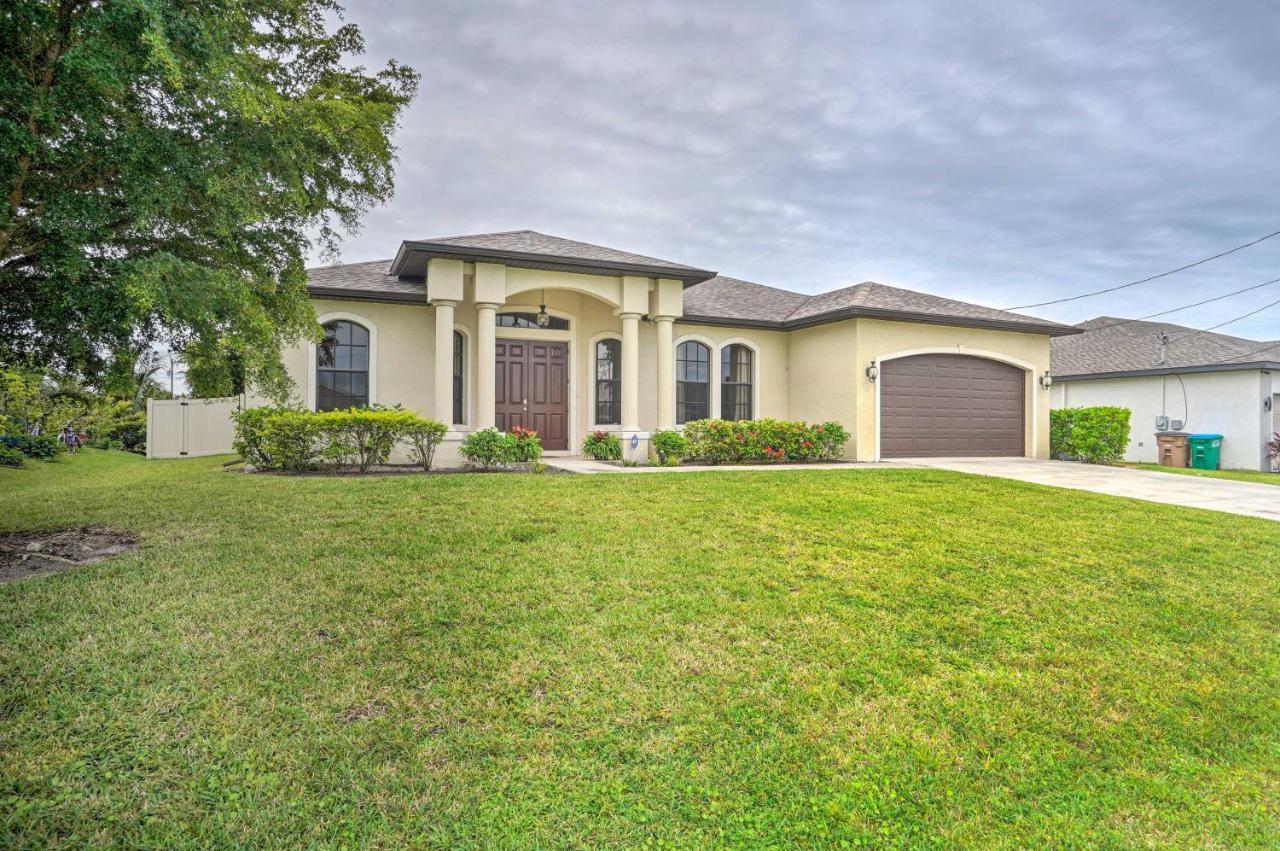 Canalfront Cape Coral Home With Private Hot Tub! Exterior photo