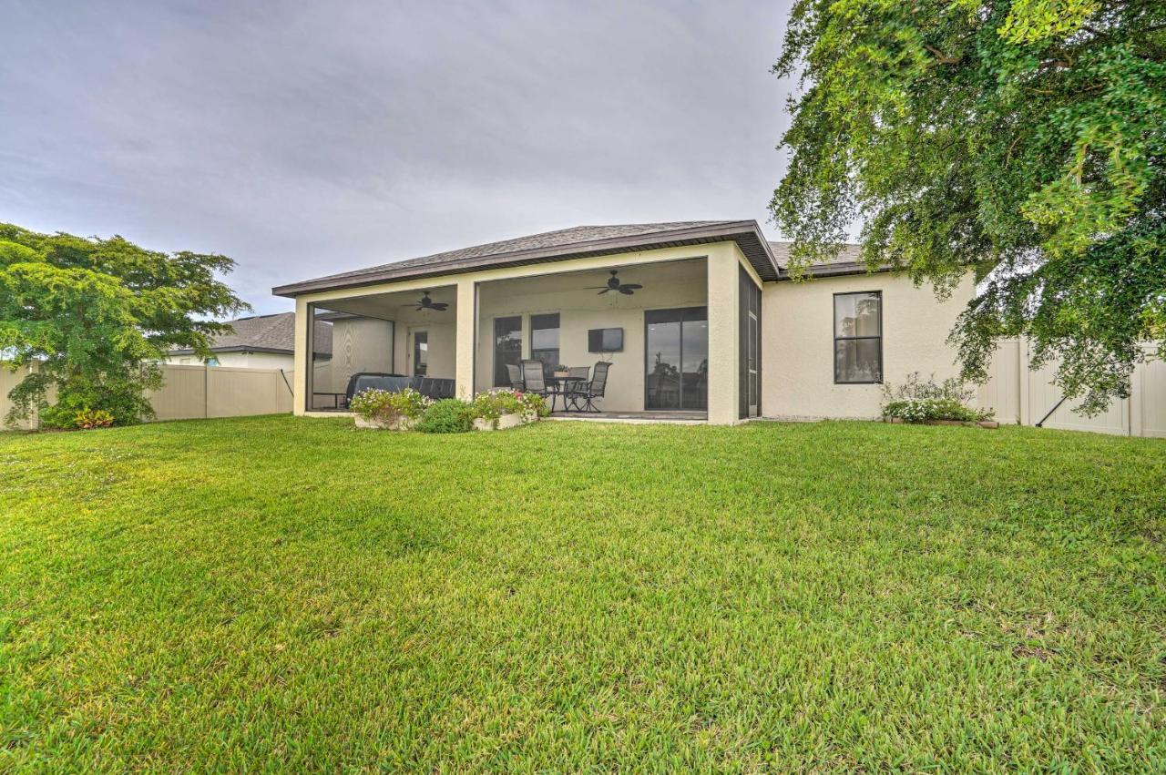 Canalfront Cape Coral Home With Private Hot Tub! Exterior photo