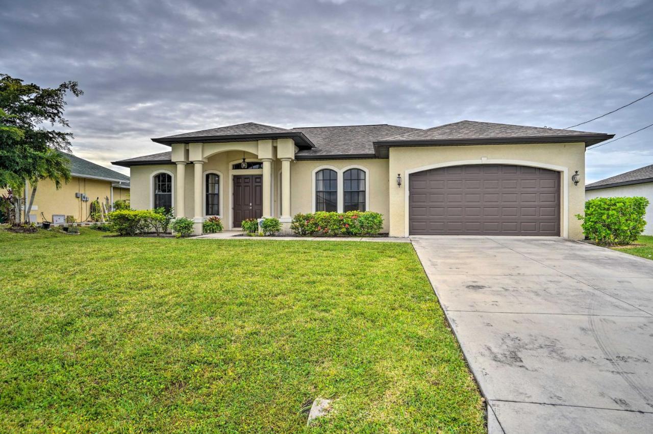 Canalfront Cape Coral Home With Private Hot Tub! Exterior photo